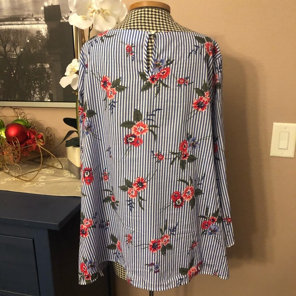 🛑SOLD🛑Blue Floral Top - Picture 5 of 6